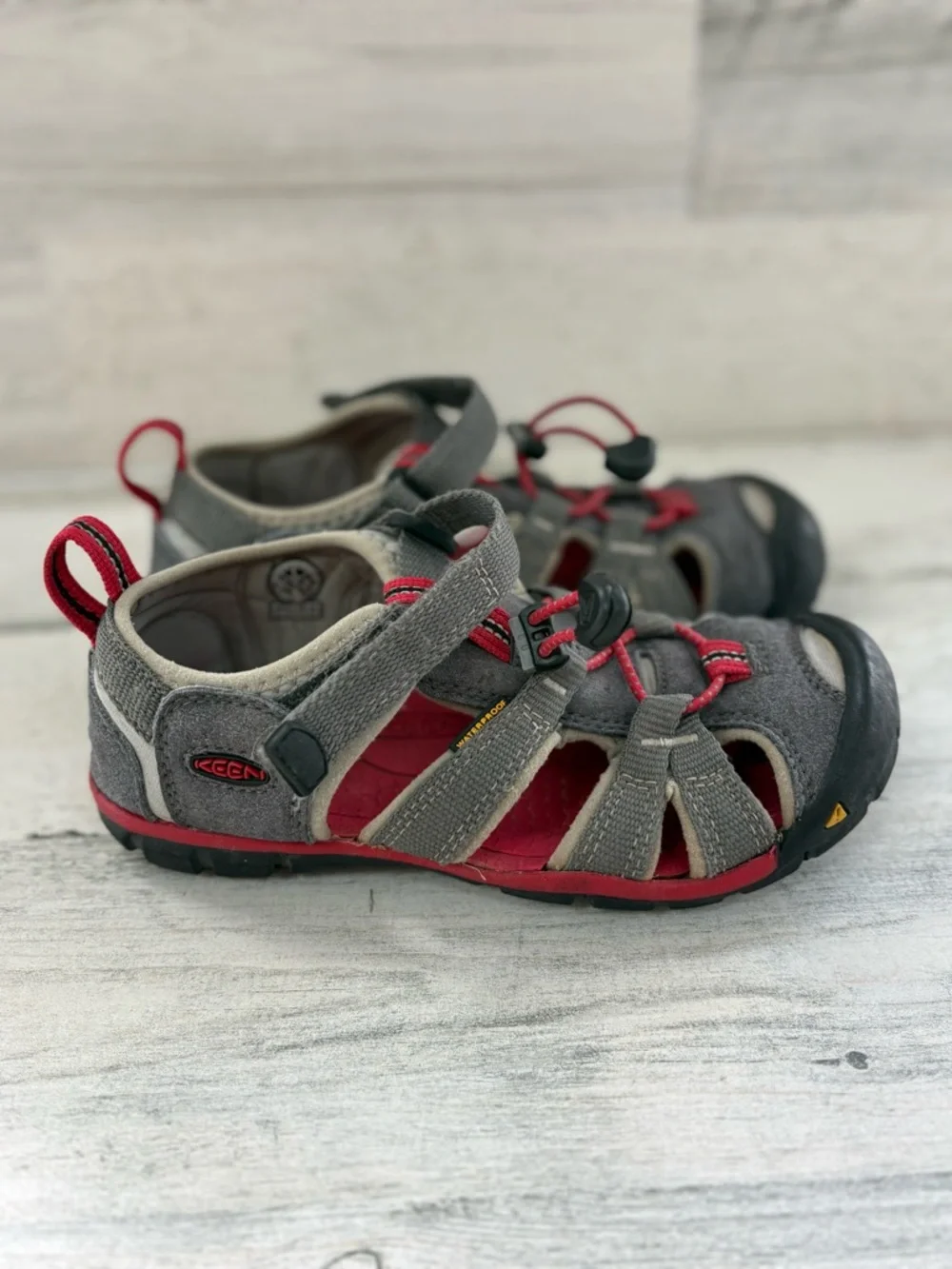 Keen Kids Size 1 Seacamp II CNX-C Red/Gray Hybrid Water Sandals Toe Protect